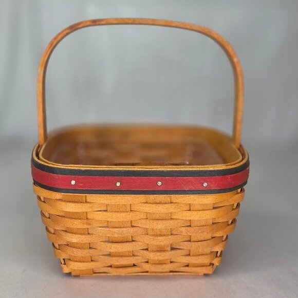 NWOT Longaberger 2000 All-American Strawberry Basket - Picture 1 of 3